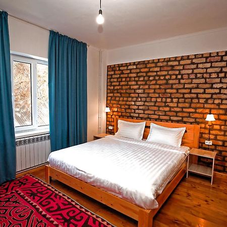 Hotel Good Night Jalal-Abad Exterior foto