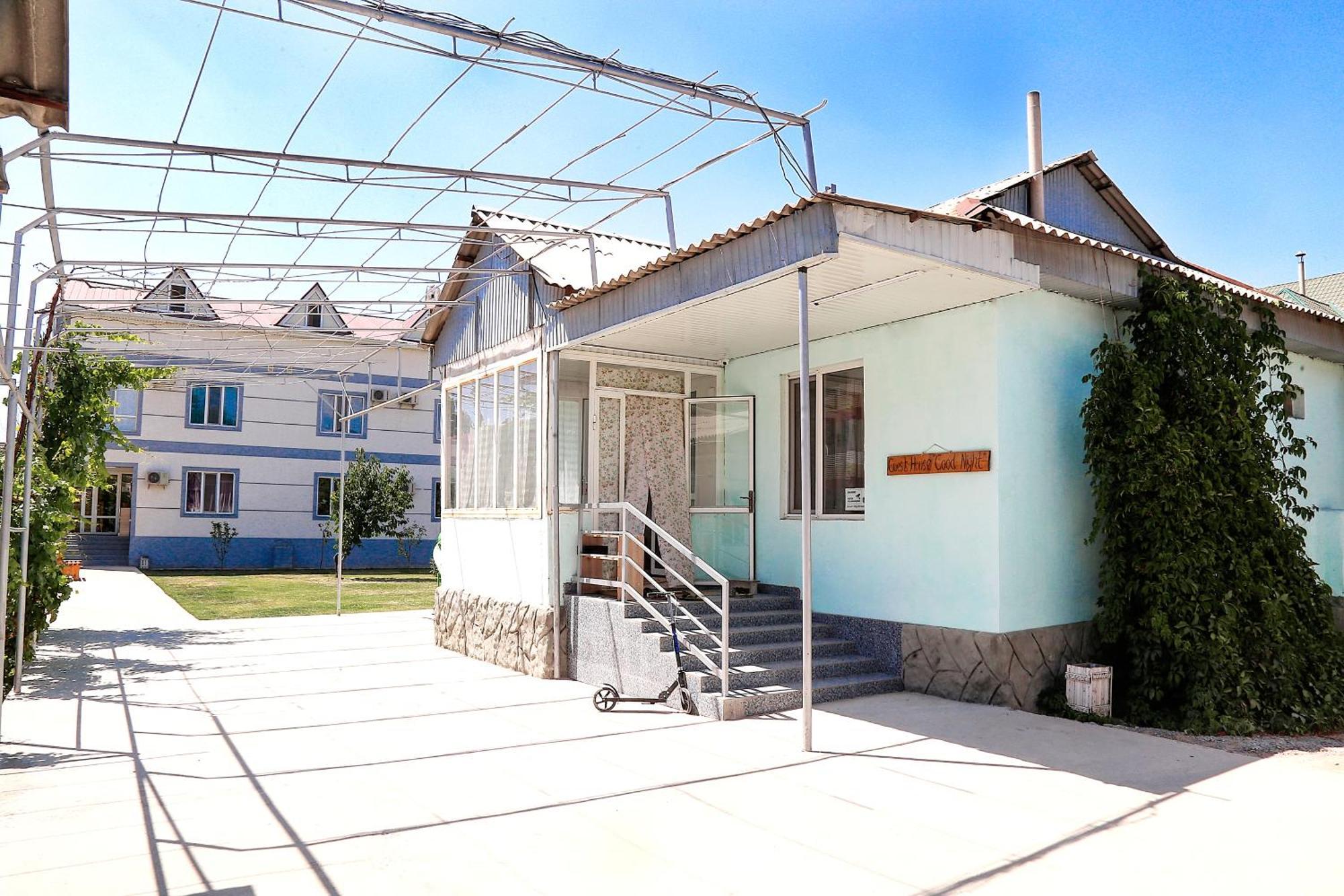Hotel Good Night Jalal-Abad Exterior foto
