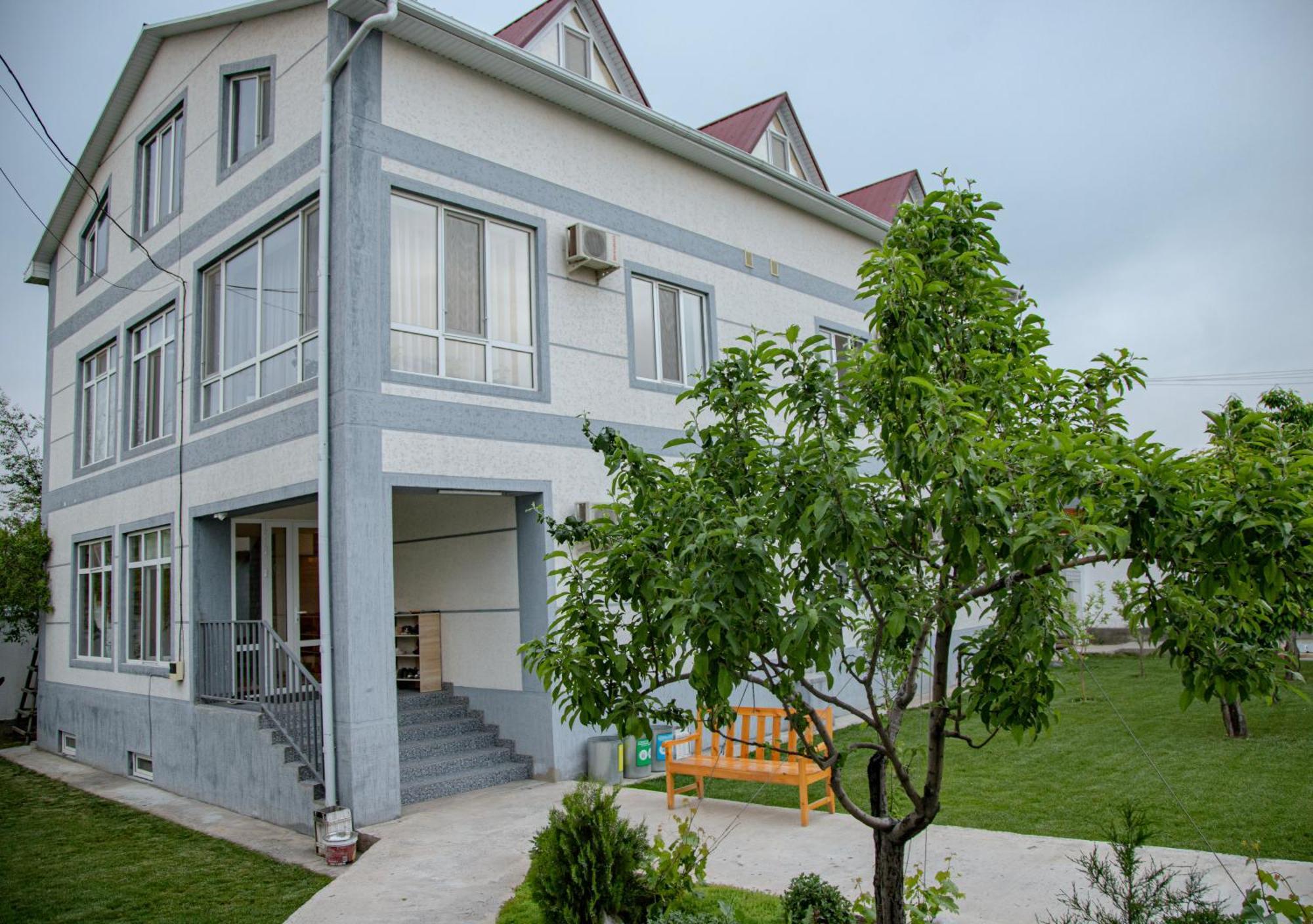 Hotel Good Night Jalal-Abad Exterior foto
