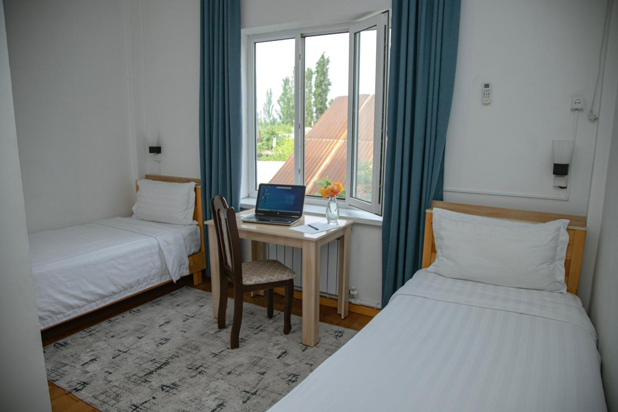 Hotel Good Night Jalal-Abad Exterior foto