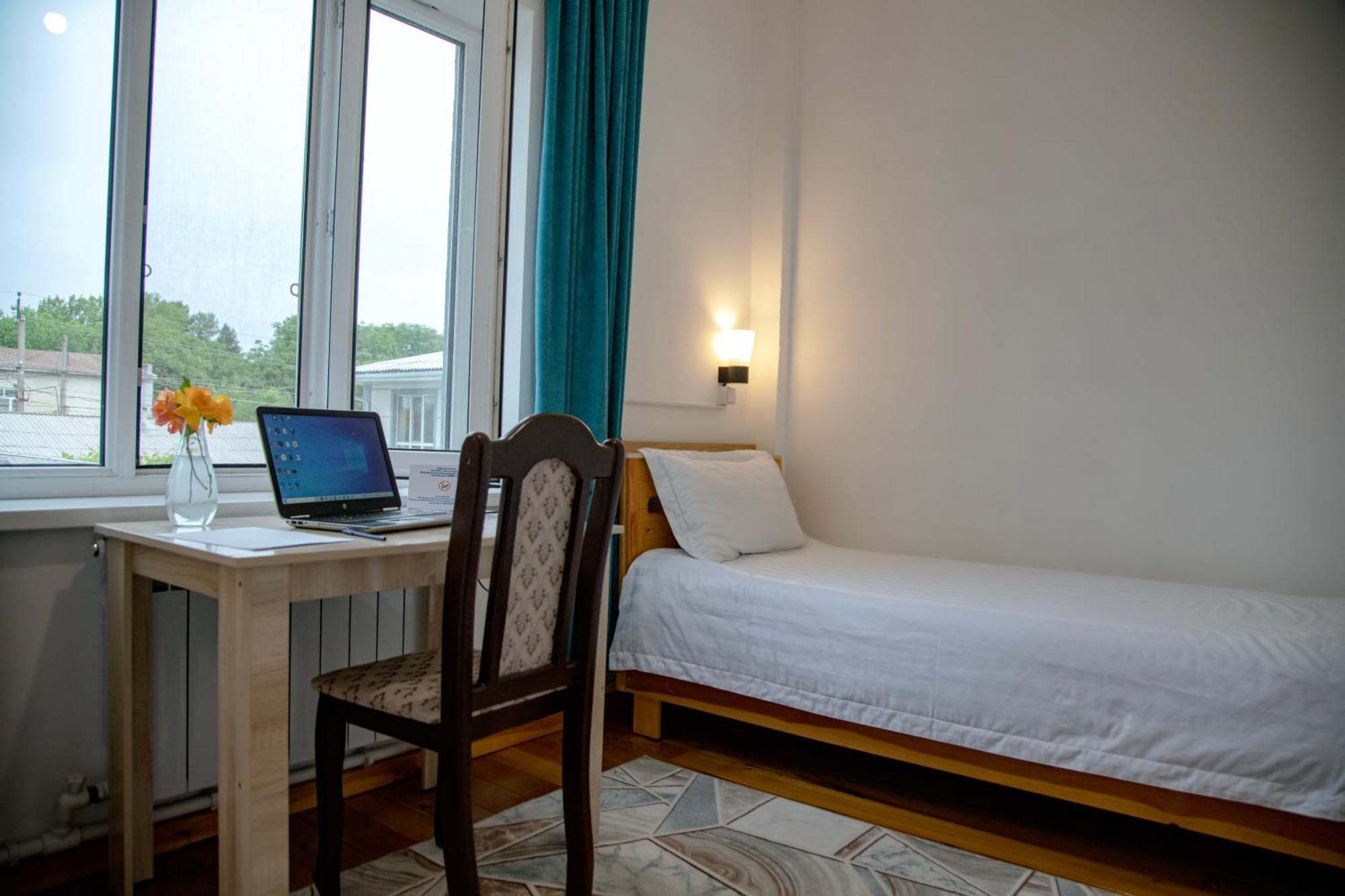Hotel Good Night Jalal-Abad Exterior foto